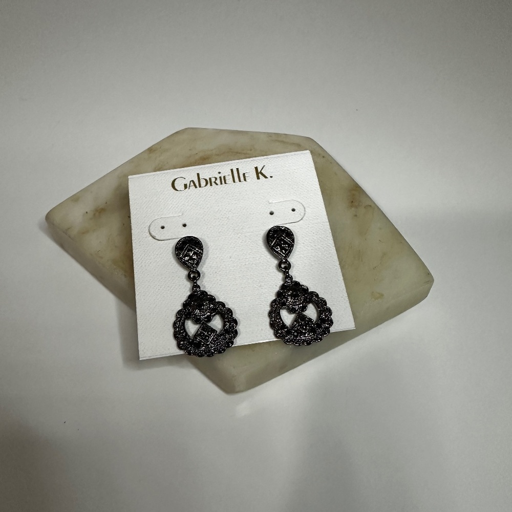 Black & silver‎ drop earrings